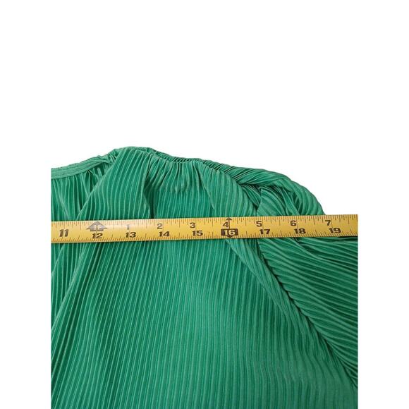 Zaful Women's Top Sz Medium Green Cropped Blouse Coverup Bell Sleeve Low V-neck - Picture 11 of 16